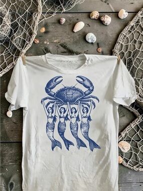 🆕 Four Mermaids Lifting A Large Crab - Vintage Tattoo - Unisex - 100% COTTON